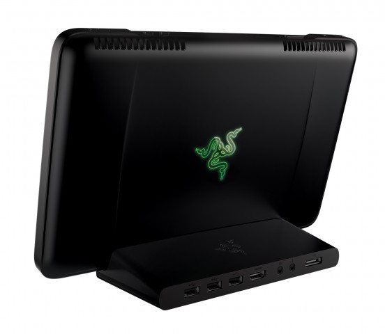 Razer Edge - das Dock bietet zusätzliche Schnittstellen. (Bild: Razer)